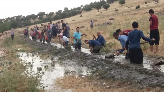 Gerger’de Çiftçiler, İmece Usulüyle Köyün Sulama Kanalını Yaptı