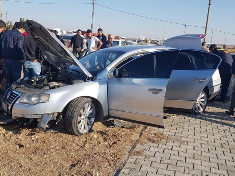 Kahta’da Otomobil refüje çarpıp takla attı: 3 yaralı