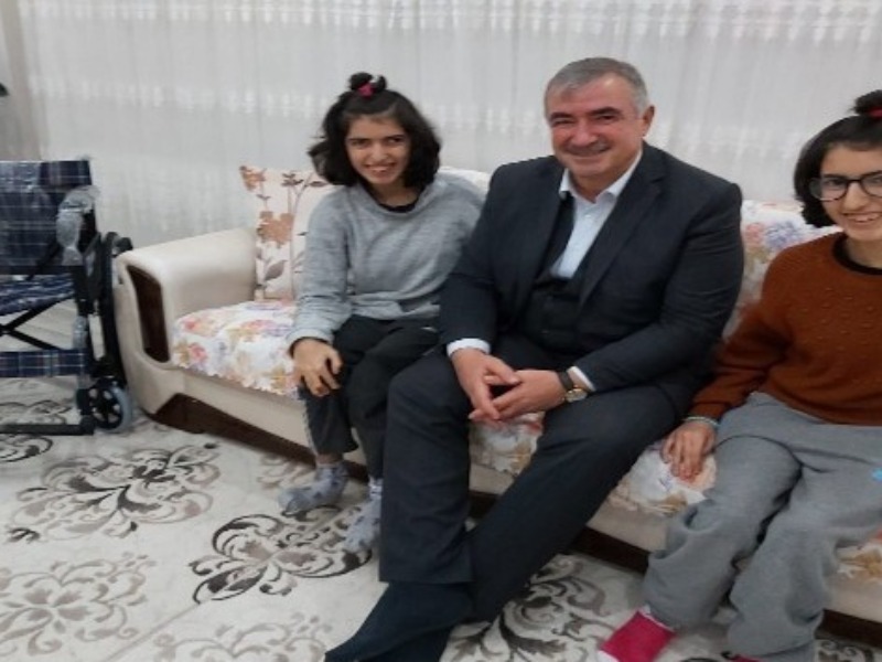 Başkan Turanlı'dan engelli kardeşlere ziyaret etti