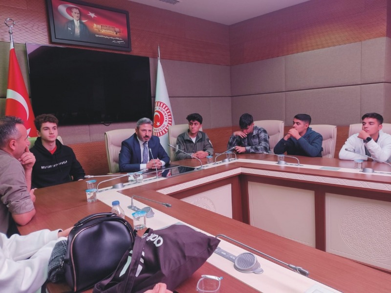 Ahmet Aydın, Kahtalı öğrencileri mecliste ağırladı