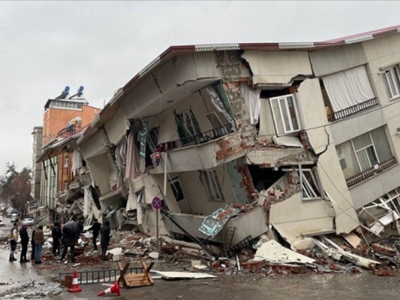Depremde evleri yıkılan veya hasar görenlerin başvuruları başladı