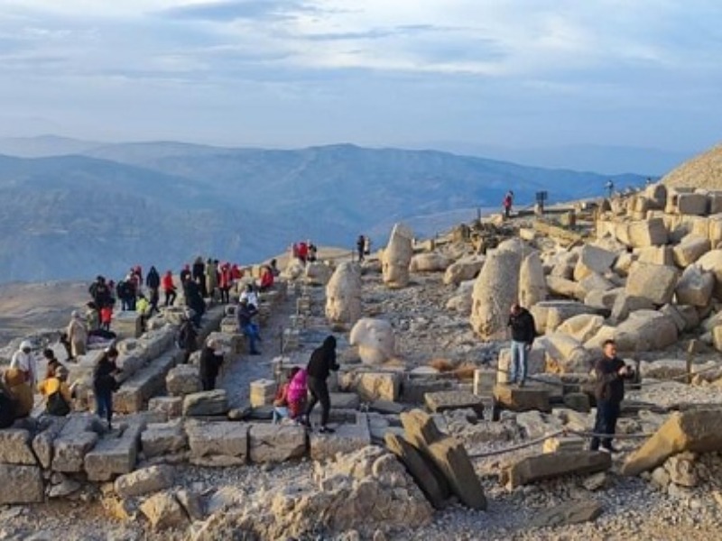Kasım'da Nemrut Dağına turist akını