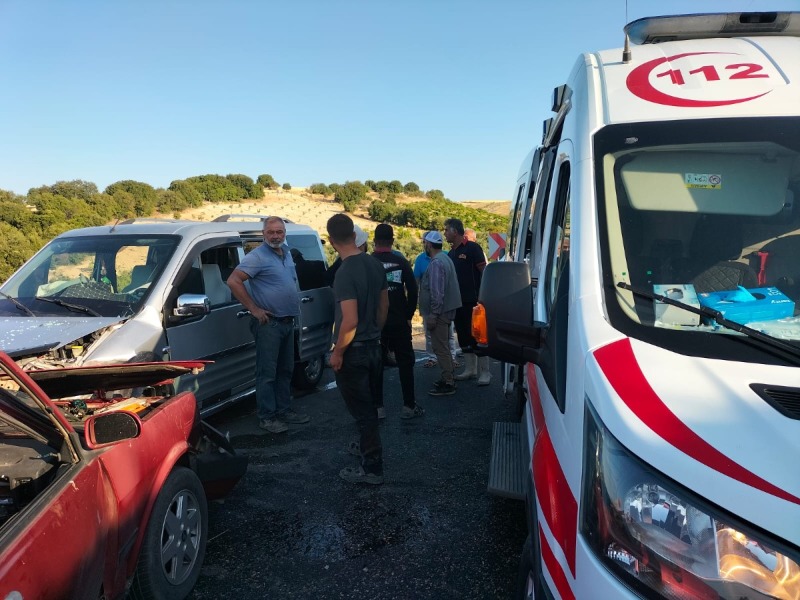 İki aracın karıştığı kazada: 2 yaralı