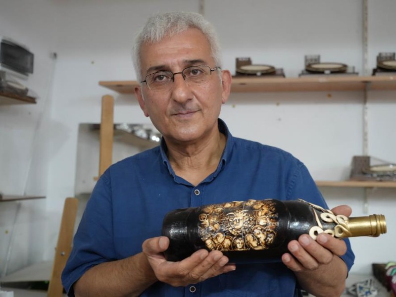 5 TL’ye aldığı atık şişeleri Avrupa’ya 50 euroya satıyor