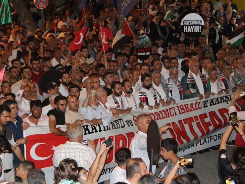 Filistin için meydanlar dolu