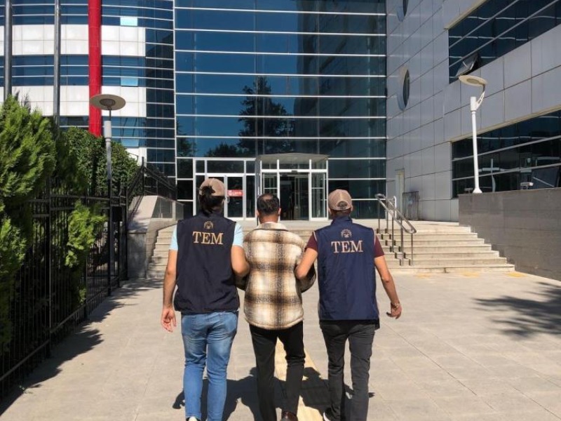 Kamu görevlisi 2 şahıs FETÖ operasyonunda gözaltına alındı