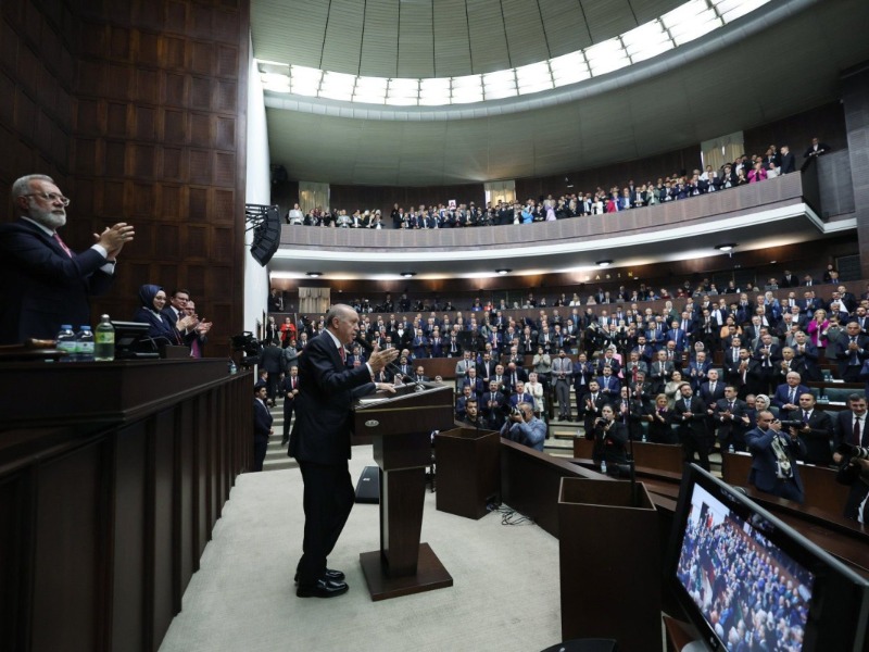 13 Belediye Başkanı AK Parti'ye geçti: Cumhurbaşkanı Erdoğan rozet taktı