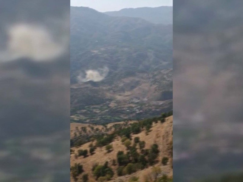Depremin ardından Gerger'in dağlık alanında toz bulutu oluştu