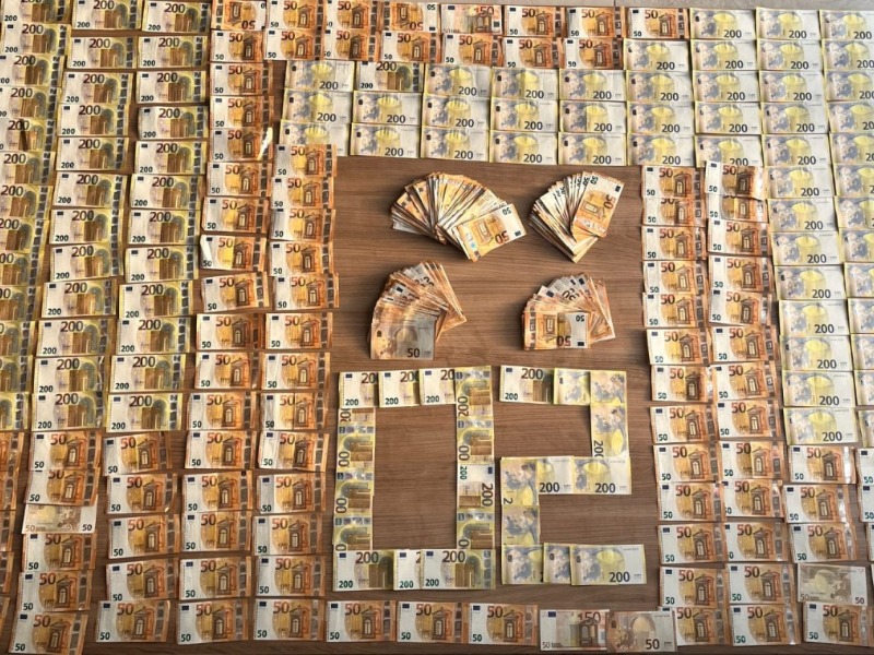 Adıyaman'da üzerinde 40 bin Euro ile yakalanan çocuk, dolandırıcılıktan tutuklandı