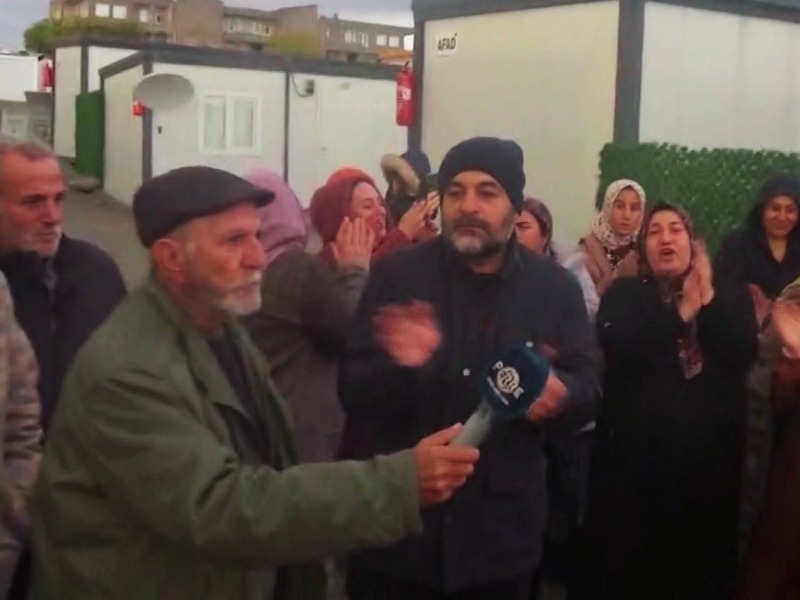 K13 Konteyner Kent sakinleri: 'Depremde ölmedik, burada mı öldürmek istiyorsunuz?'