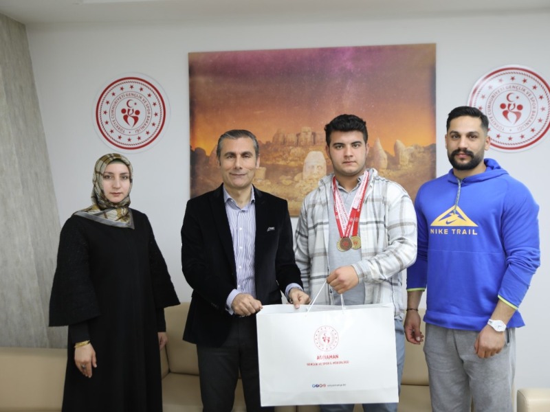 Adıyamanlı halterci Türkiye üçüncüsü oldu