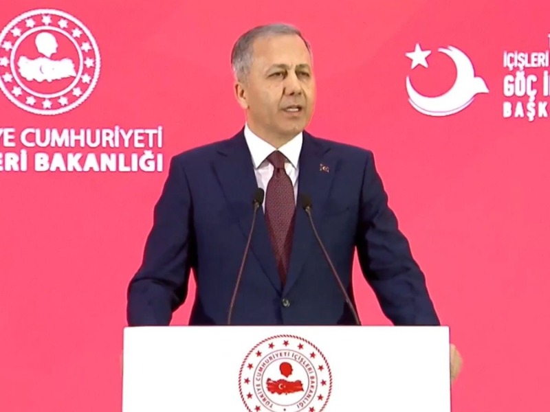 Bakan Yerlikaya: 9 Aralık'tan bu yana 81 bin 576 suriyeli ülkesine döndü