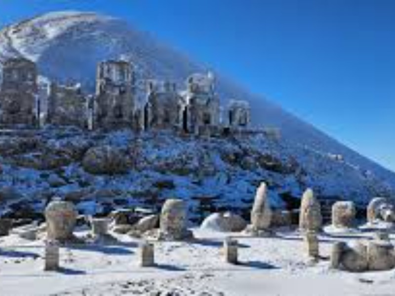 Nemrut Dağı, Karlar İçinde Ziyaretçilerini Bekliyor