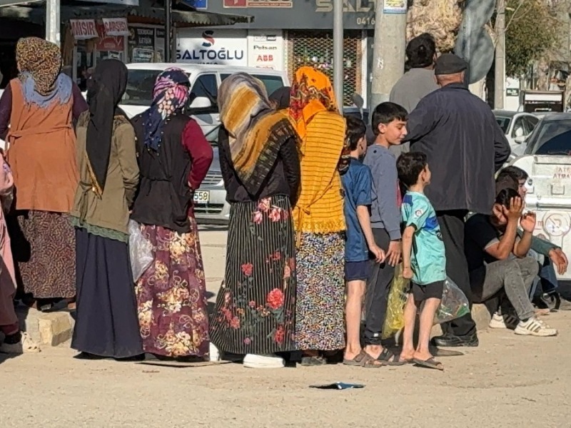Adıyaman'da poşetli ekmek kuyruğu