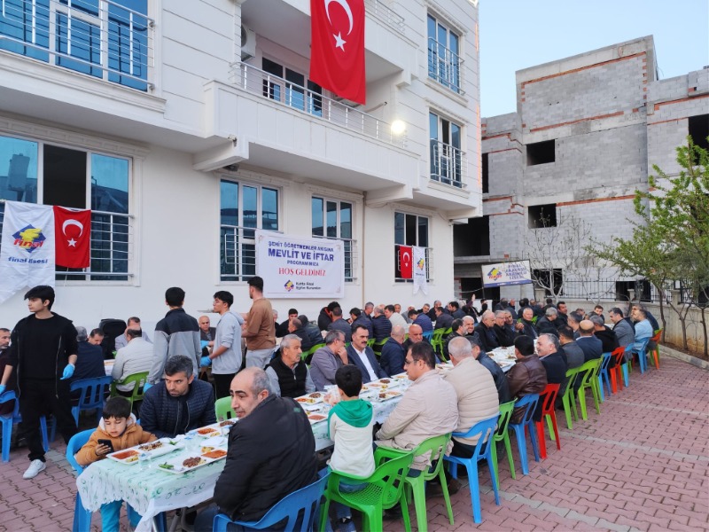 Kahta Final Eğitim Kurumları'ndan Şehit Öğretmenler Anısına İftar