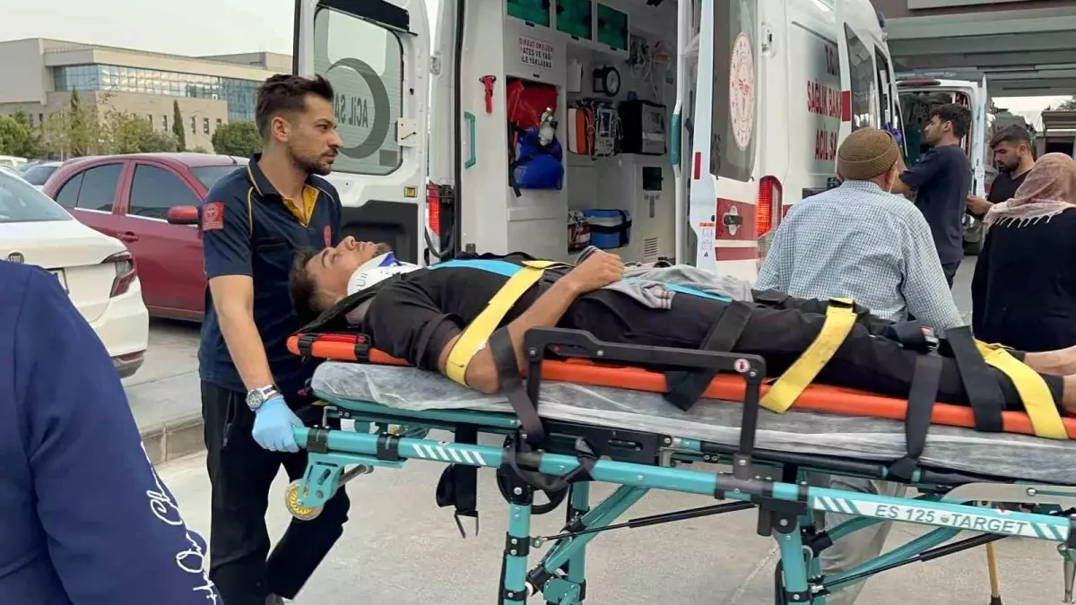 Kahta'da otomobil ile motosiklet çarpıştı: 2 ağır yaralı