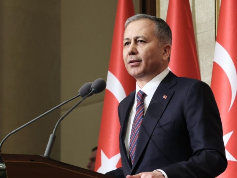 Bakan Yerlikaya: ‘Yasa dışı çakar kullanan sürücünün ehliyetine el konuldu' 