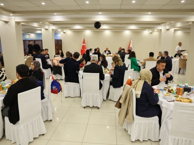 Vali Osman Varol şehit aileleriyle iftarda buluştu