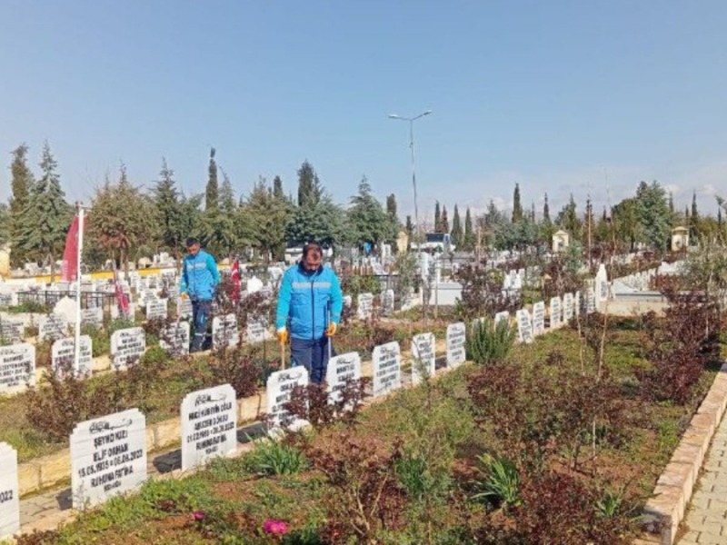 Adıyaman'da mezarlıklarda bayram öncesi kapsamlı temizlik