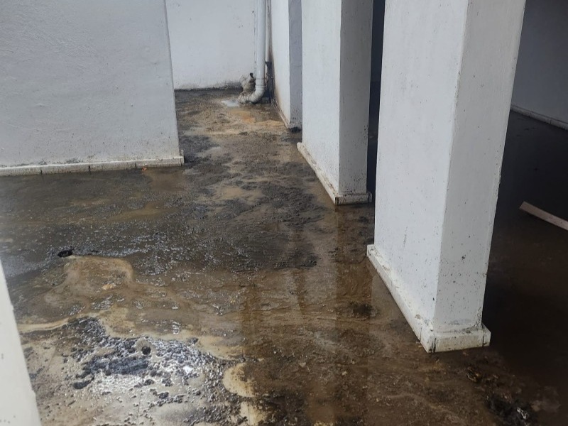 Kahta'daki TOKİ Konutları'nda yağış krizi: Bodrum katları lağım bastı