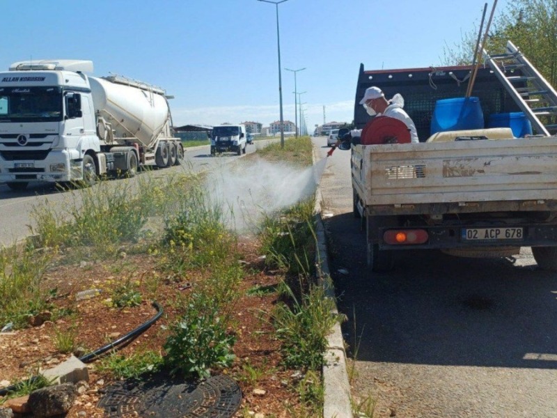 Adıyaman'da haşereye karşı yoğun ilaçlama mesaisi
