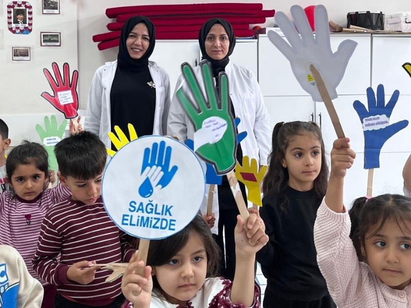 Kahta'da Minik Öğrencilere El Hijyeni Eğitimi