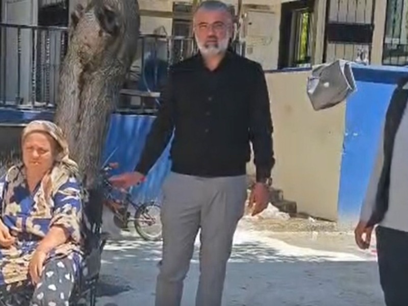 Akyol Derneği'nden engelli vatandaşa elektrikli sandalye desteği