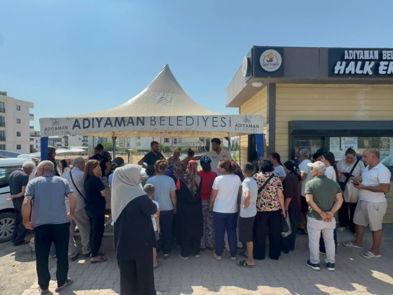 Tarladan tezgaha: Adıyaman Belediyesi'nin yaz sebzeleri 20 TL'den vatandaşla buluştu