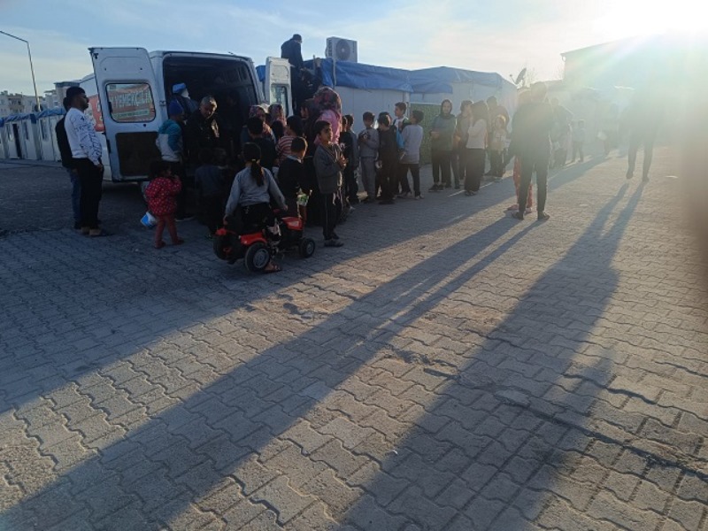 Kahta Çadır kentte 2 bin kişilik çorba dağıtımı yapıldı