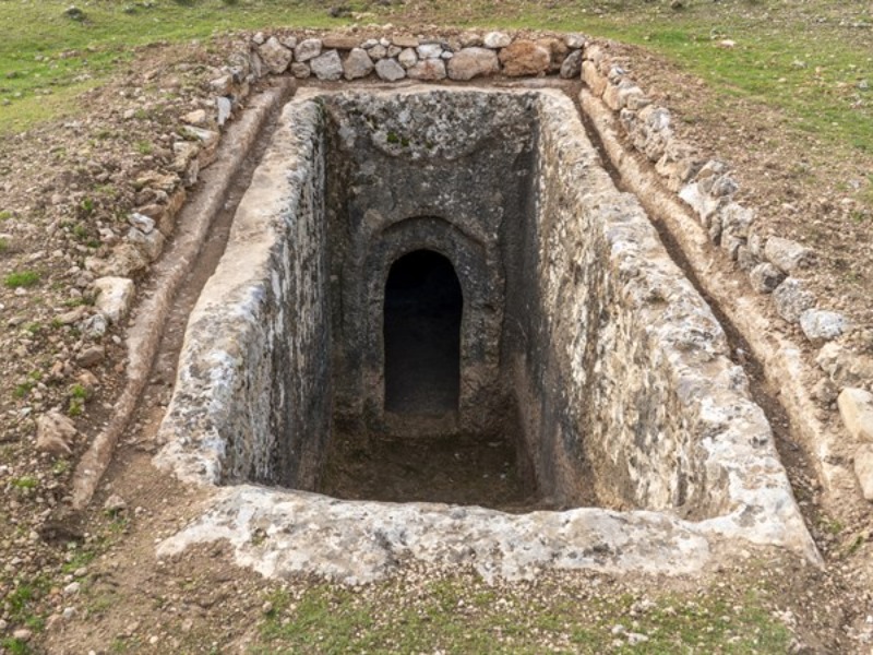 Adıyaman’da Kaya Mezarları ve Anıtları